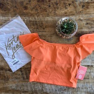 NWT Kortni Jeane Ruffled Around Top